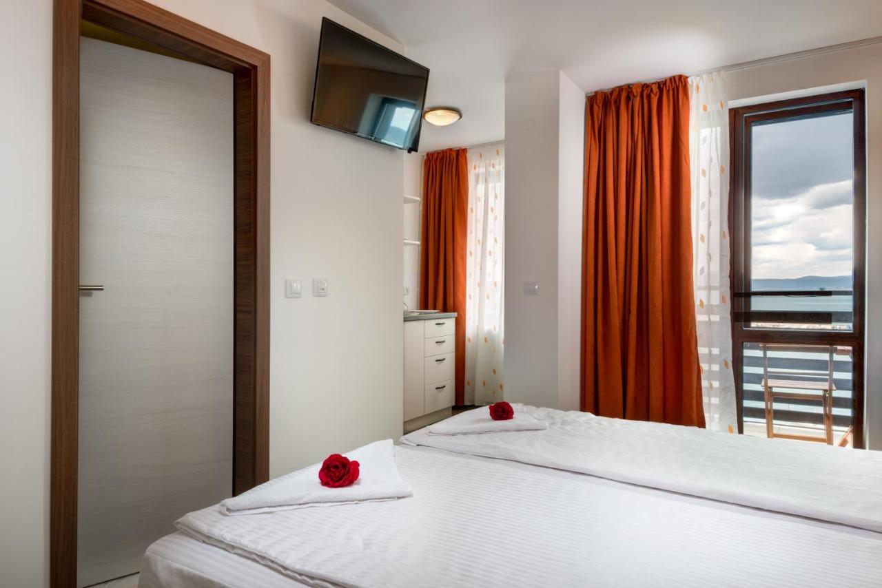 Panorama Blue Family Hotel And Free Parking Nesebar Exterior foto