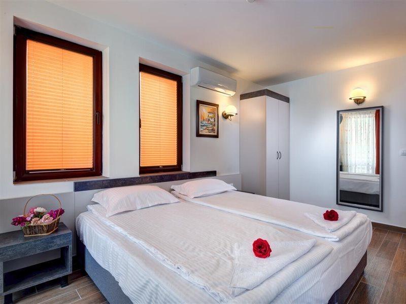 Panorama Blue Family Hotel And Free Parking Nesebar Exterior foto