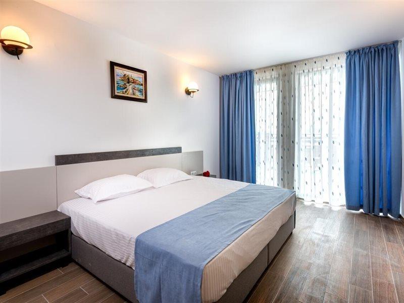 Panorama Blue Family Hotel And Free Parking Nesebar Exterior foto